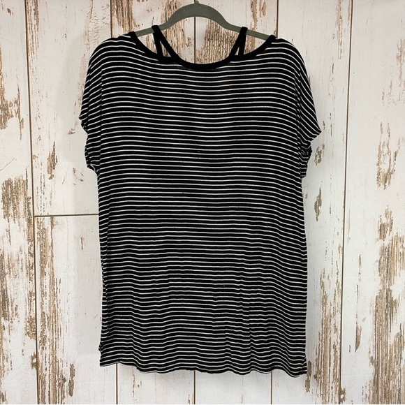 Bluheaven Striped T-shirt with cutouts. Size Large. In good used condition! - Picture 4 of 4